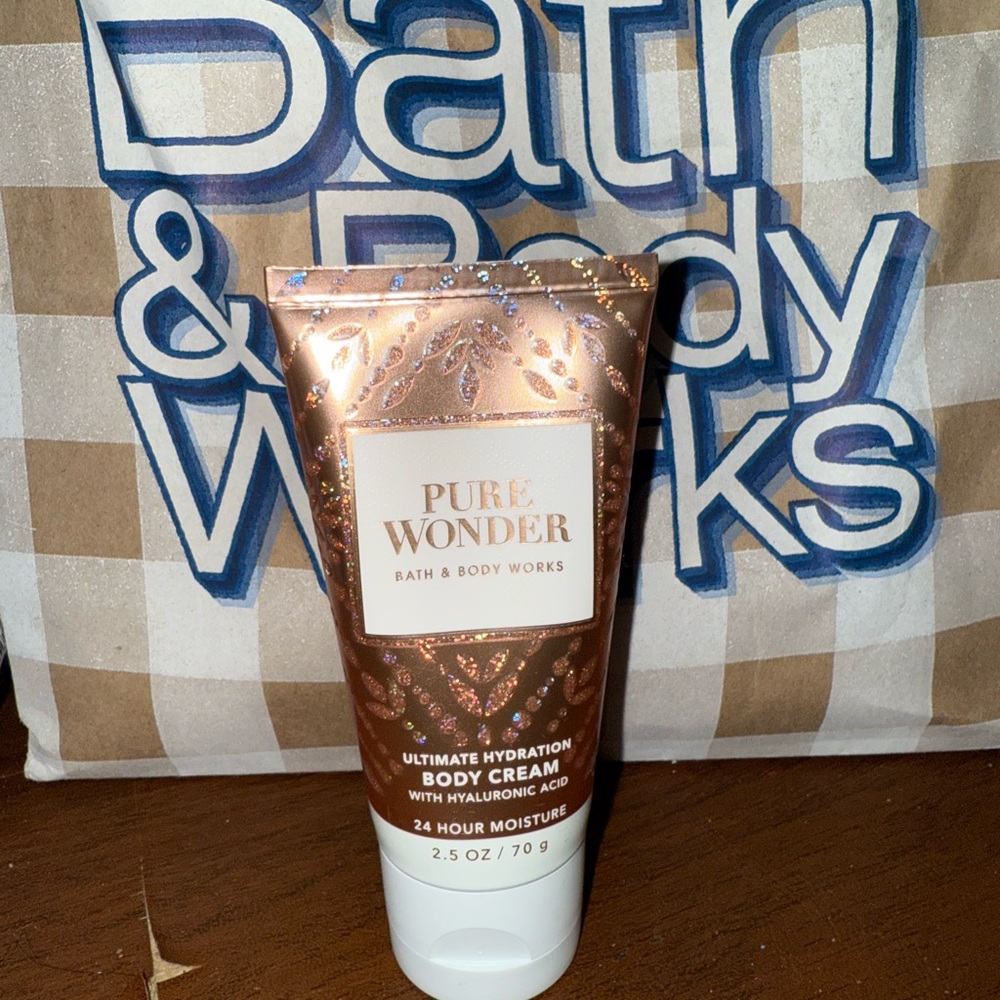 Bath & Body Works Pure Wonder Body Cream in Copper and White
